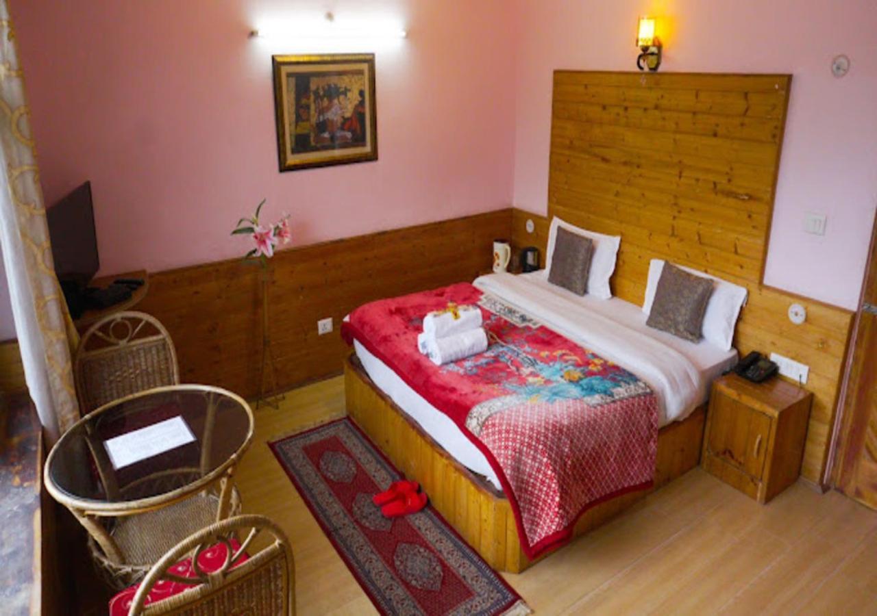 Mrikula Cottage Manāli Екстериор снимка