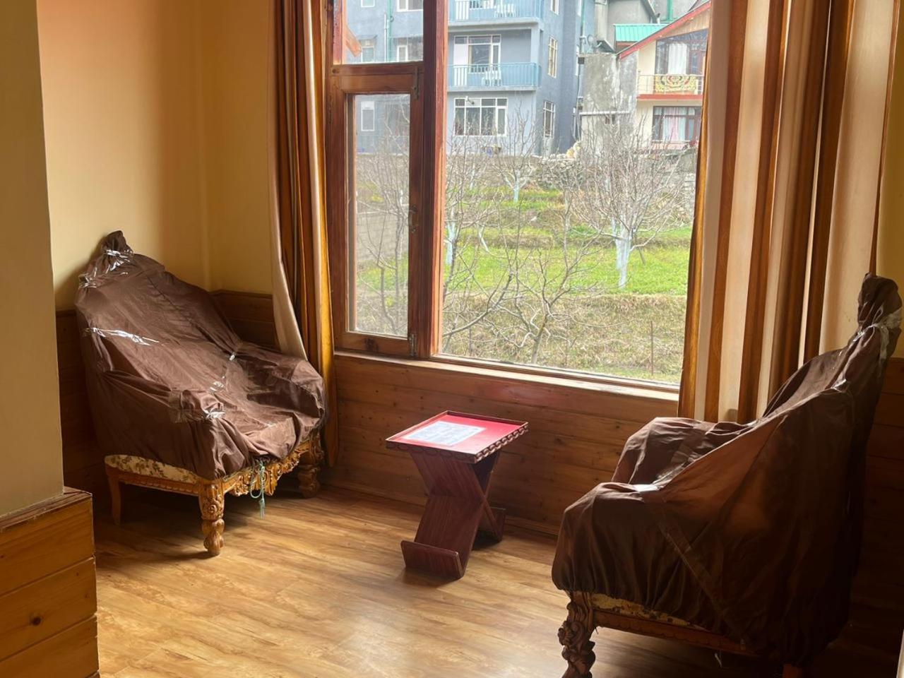 Mrikula Cottage Manāli Екстериор снимка