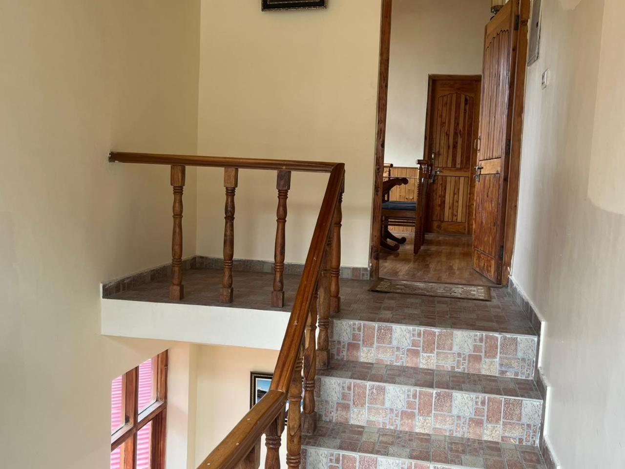 Mrikula Cottage Manāli Екстериор снимка