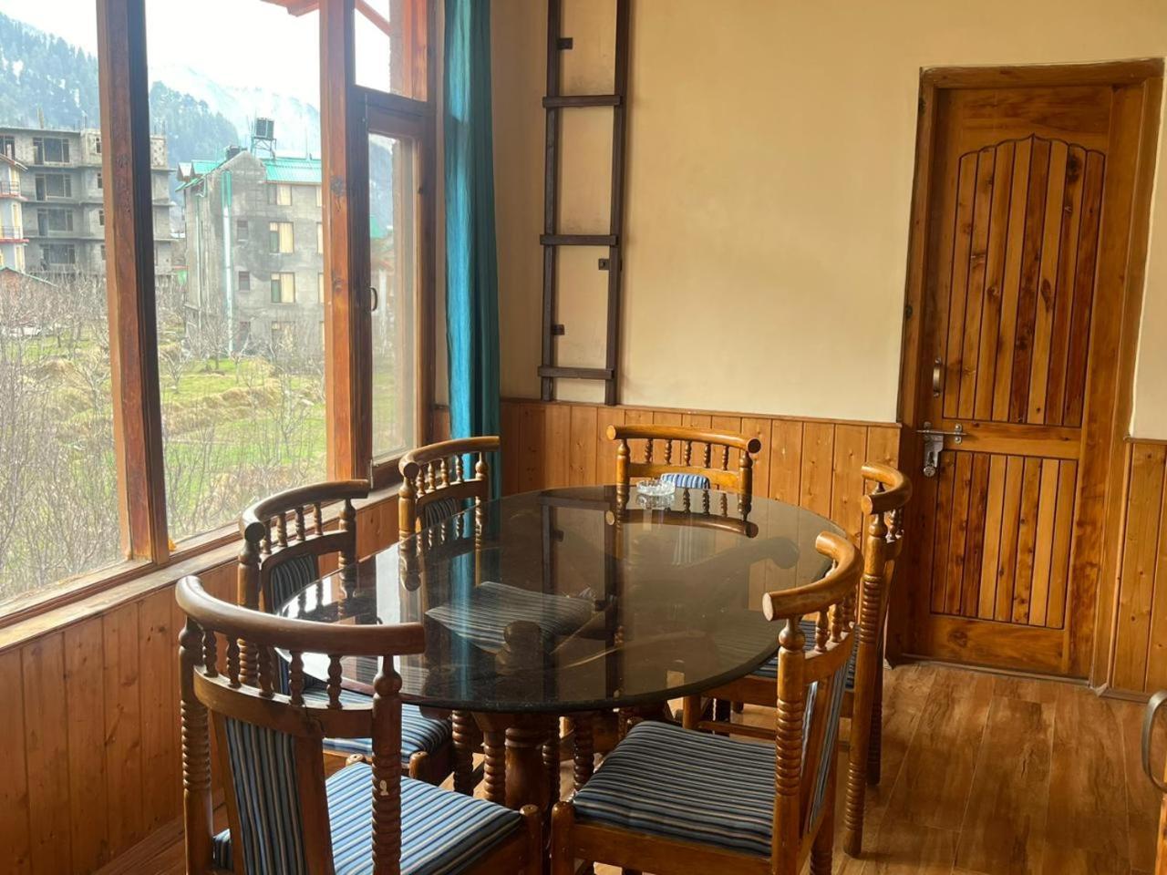 Mrikula Cottage Manāli Екстериор снимка